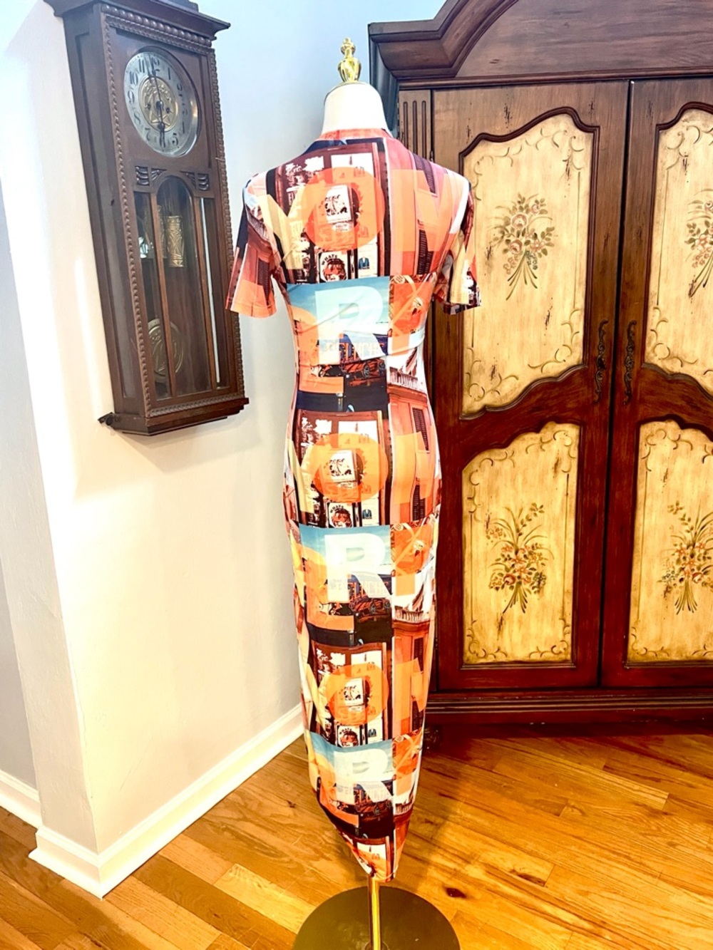 Peppermayo Graphic Print Bodycon Maxi Dress Cityscape Typography Stretch,Size 4 - Picture 4 of 12